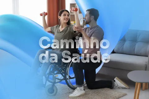 Jovem adulto a ajudar amigo com mobilidade reduzida